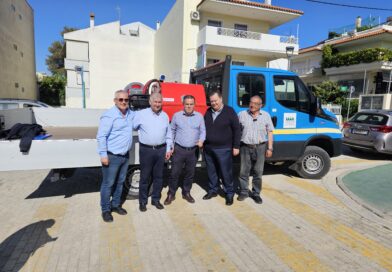 Ο ΣΠΑΠ παρέδωσε ένα σύγχρονο Ανατρεπόμενο Φορτηγό με Πυροσβεστική Υπερκατασκευή στον Δήμο Παλλήνης.